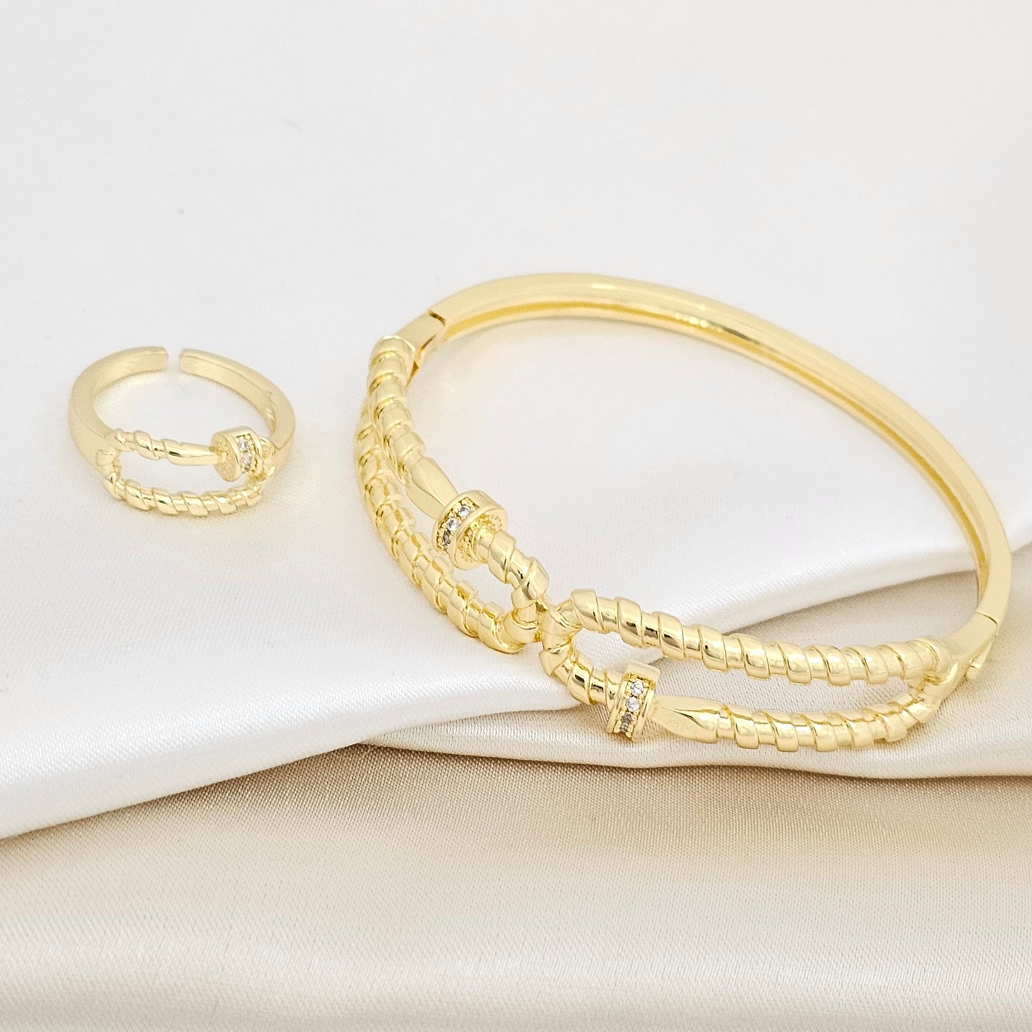 BRAZALETE Y ANILLO AROS EN ESPIRAL DORADO RF K6857