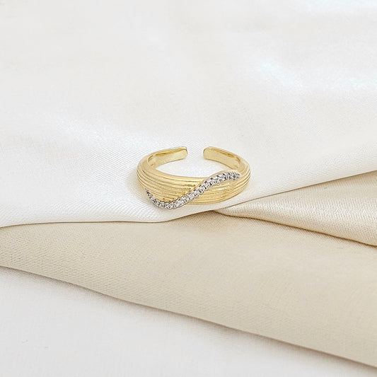 ANILLO RAYADO DORADO CON LINEA PLATEADO RF K5429