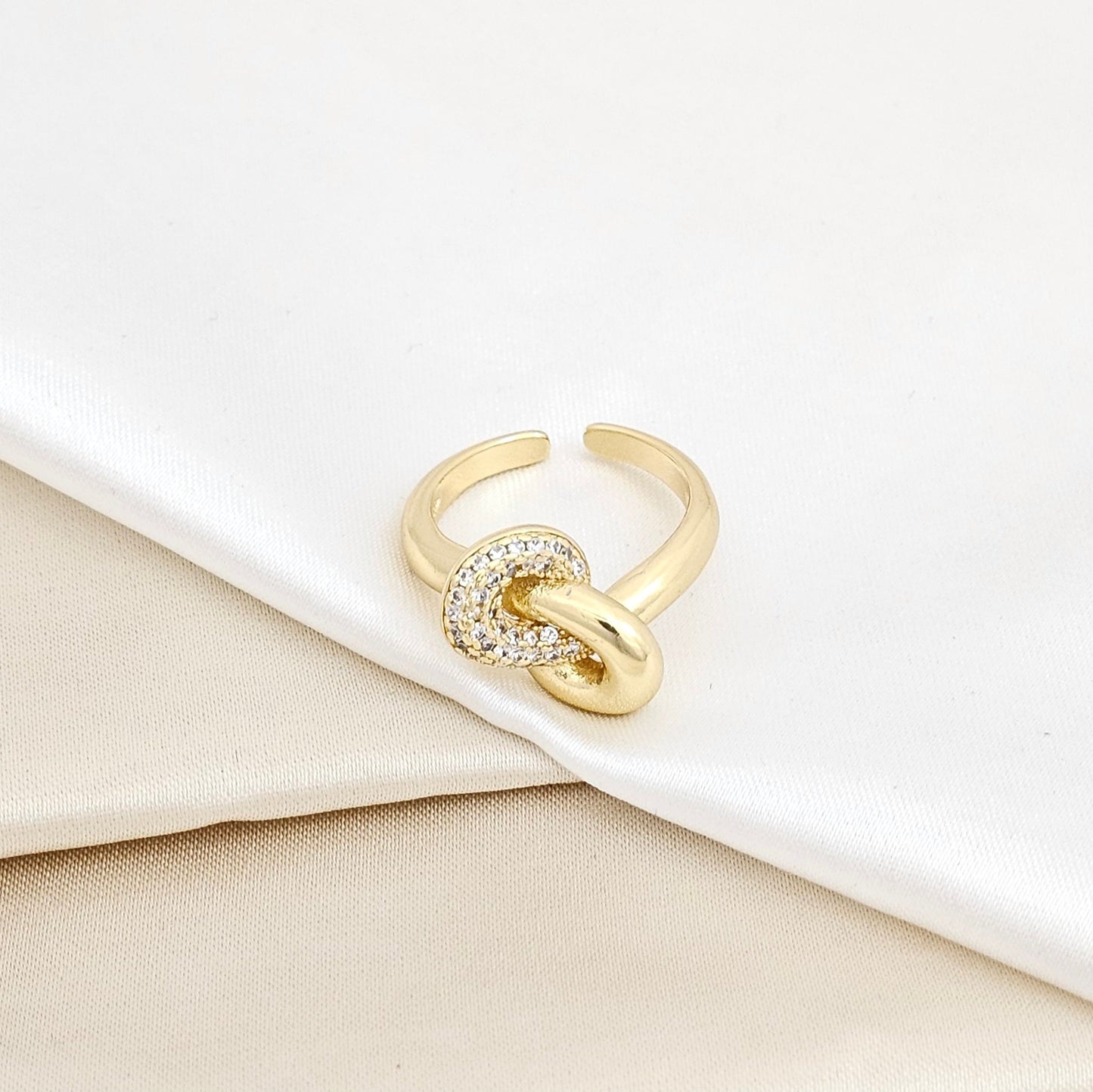 ANILLO NUDO ELEGANTE CON CIRCONES DORADO RF K5684