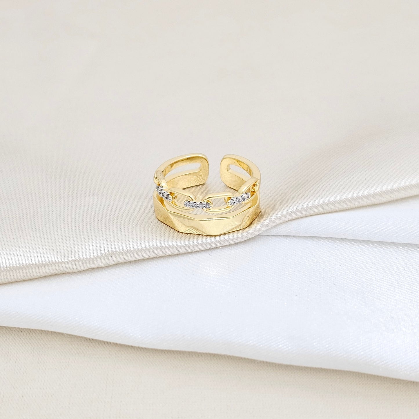 ANILLO LISO CON CADENA DORADO CIRCONES PLATEADO RF K5820