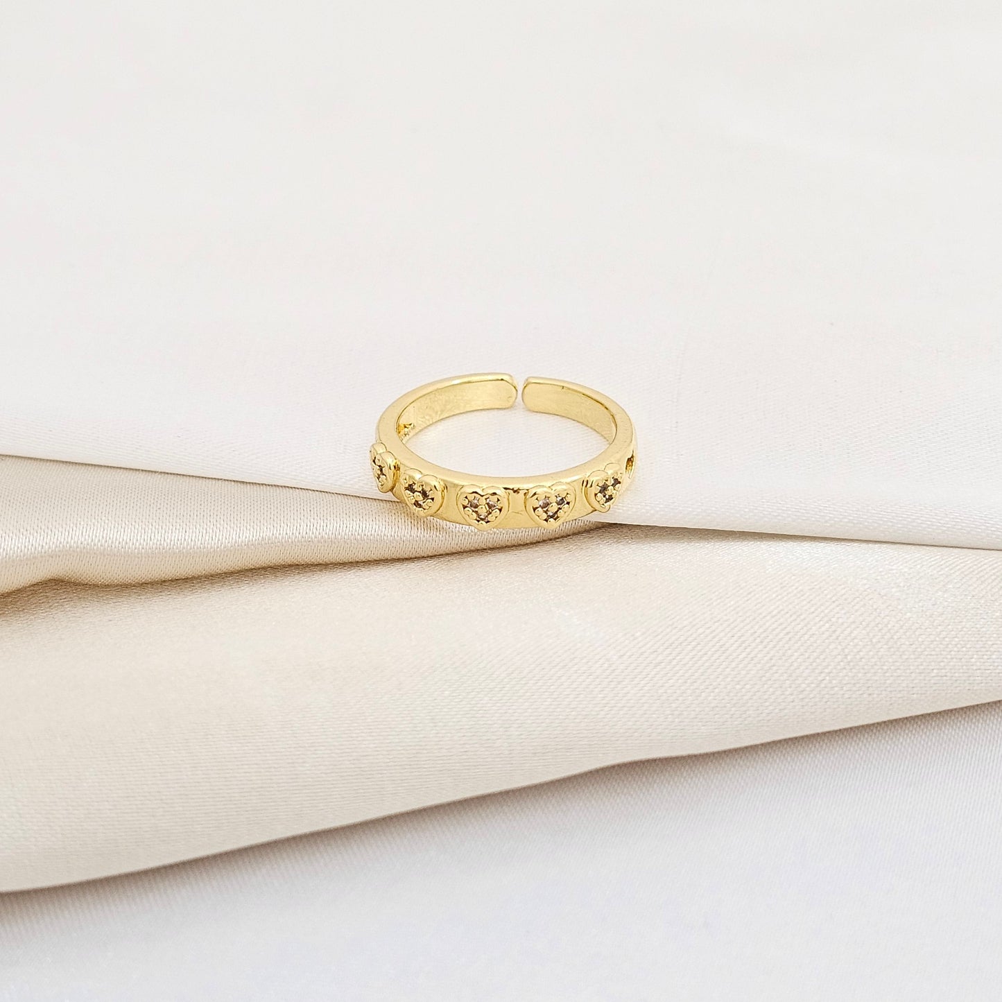 ANILLO CINCO CORAZONES CON CIRCONES DORADO RF K5920