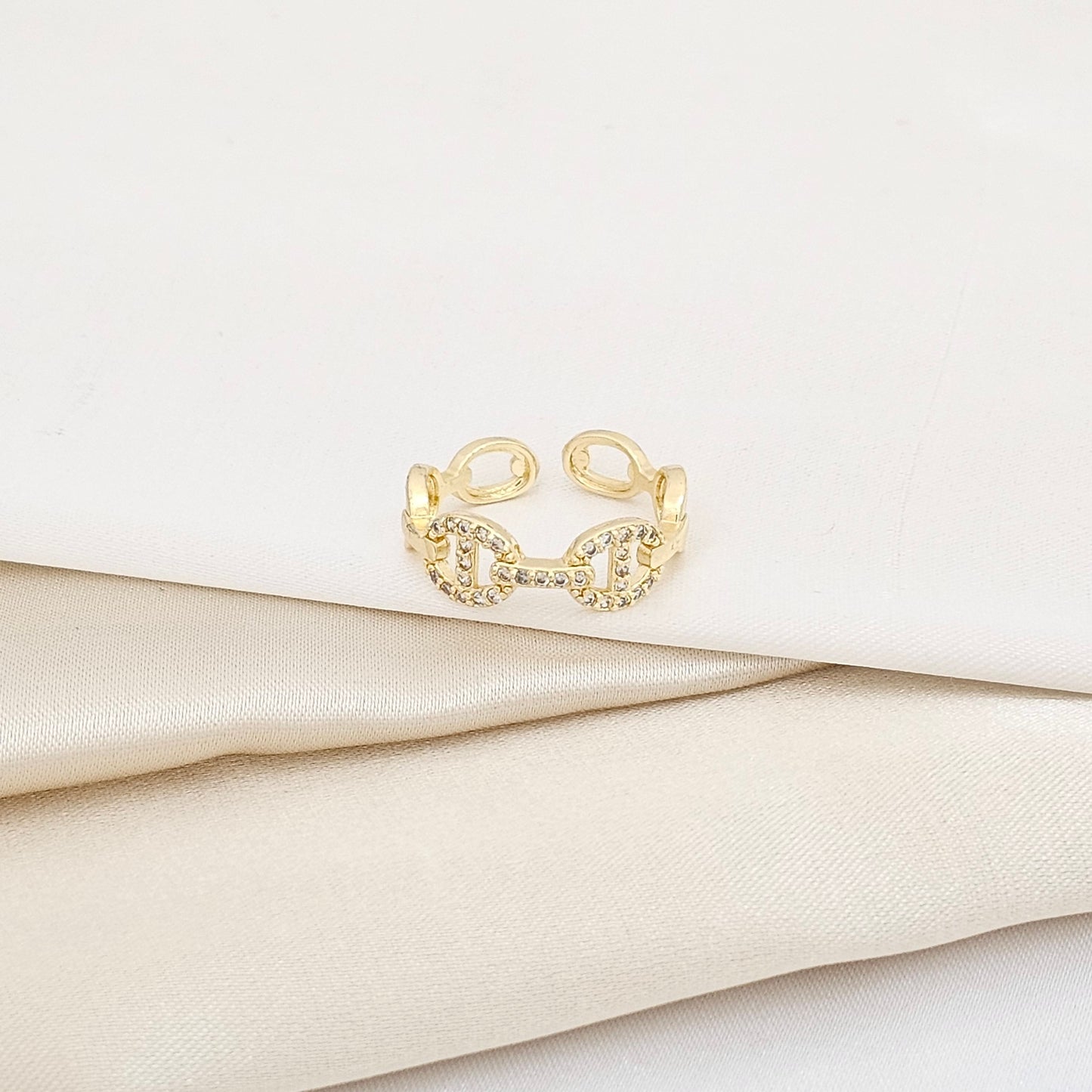 ANILLO DORADO CON CIRCONES EN FORMA DE CADENA RF K5926