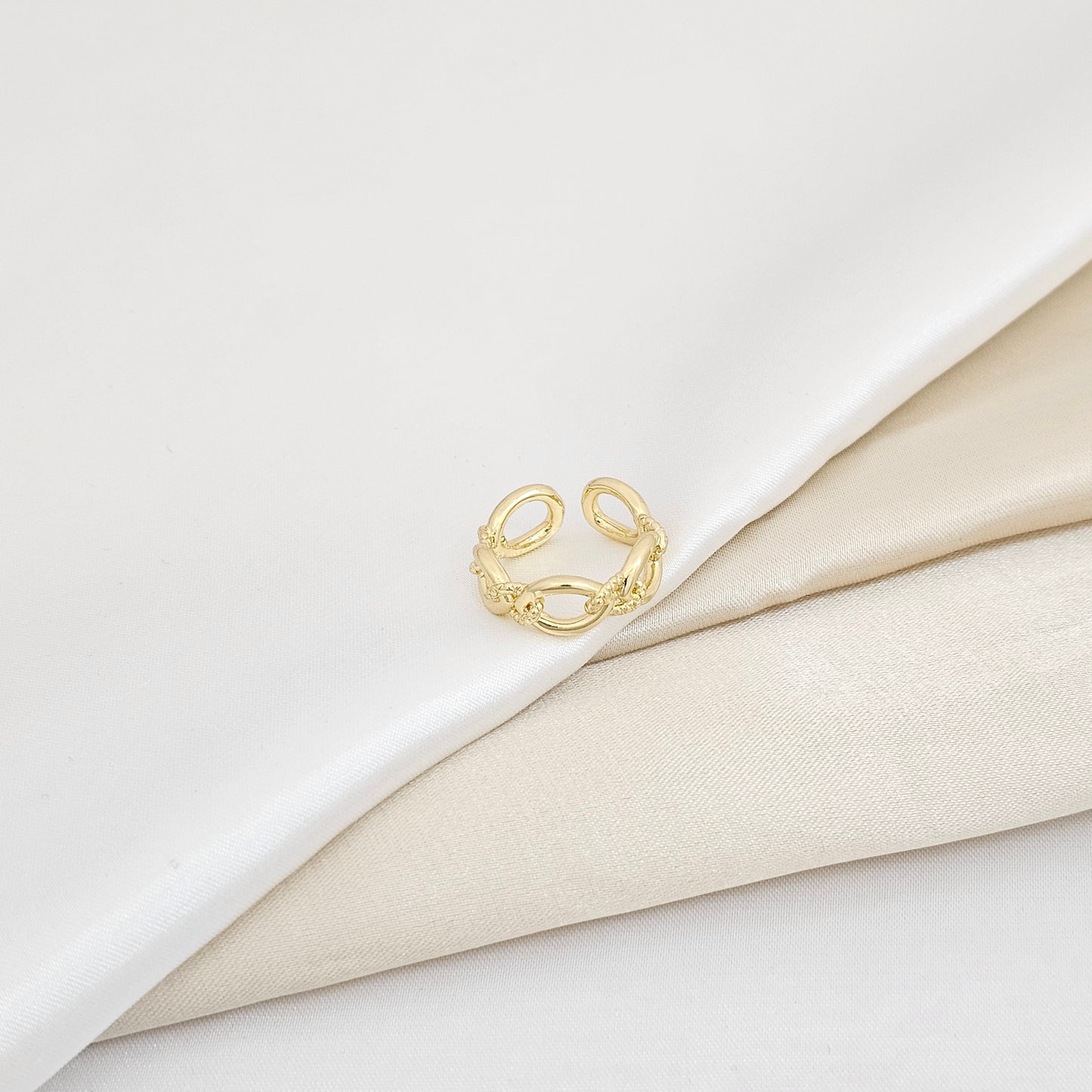 ANILLO ENTRELAZADO LISO DORADO RF K6000