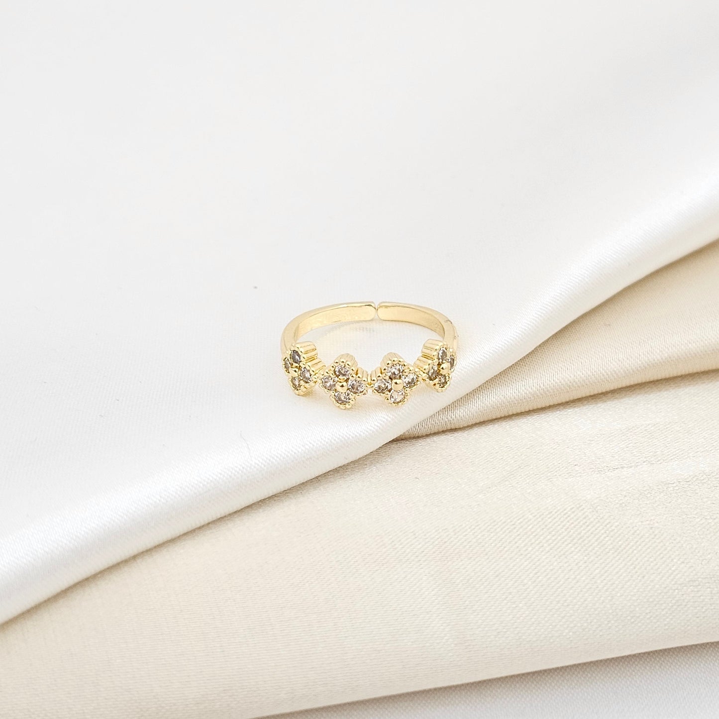 ANILLO 4 TREBOL CON CIRCONES DORADO RF K6053