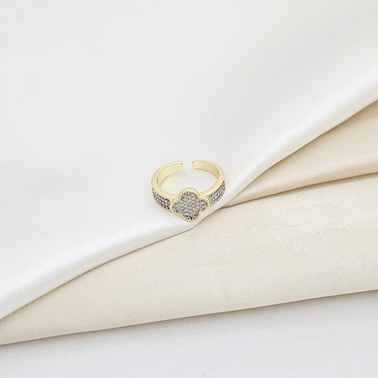 ANILLO TREBOL DORADO PEQ CON CIRCONES PLATEADOS RF K6056