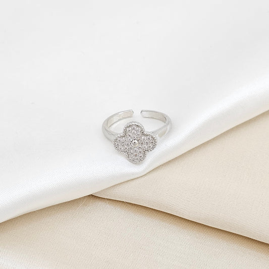 ANILLO TREBOL CON CIRCONES PLATEADO RF K6226