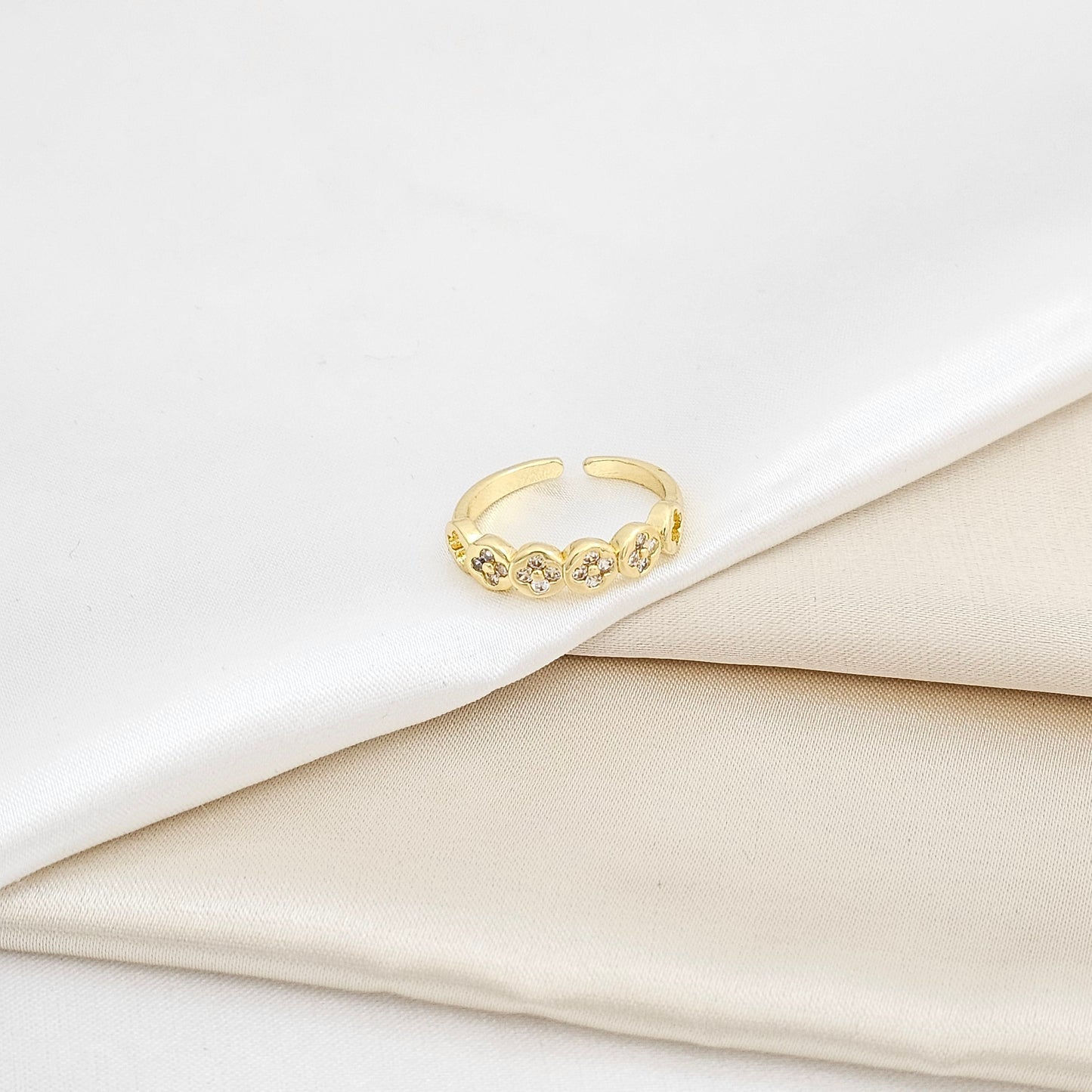 ANILLO MINI TREBOL CON CIRCONES DORADO RF K6303