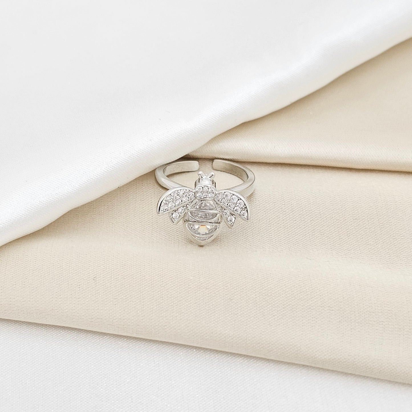 ANILLO ABEJA PEQUEÑA CIRCONES PLATEADO RF K6519