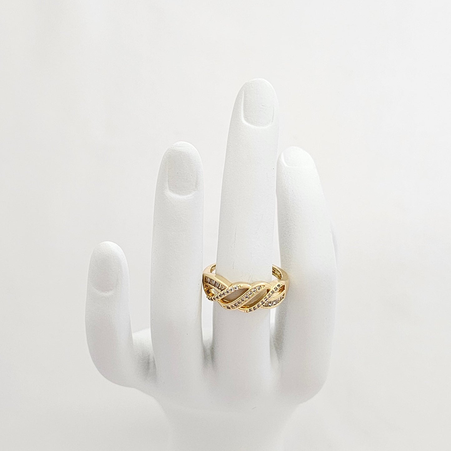 ANILLO LINEAS ELEGANTES CON CIRCONES DORADO RF K6997