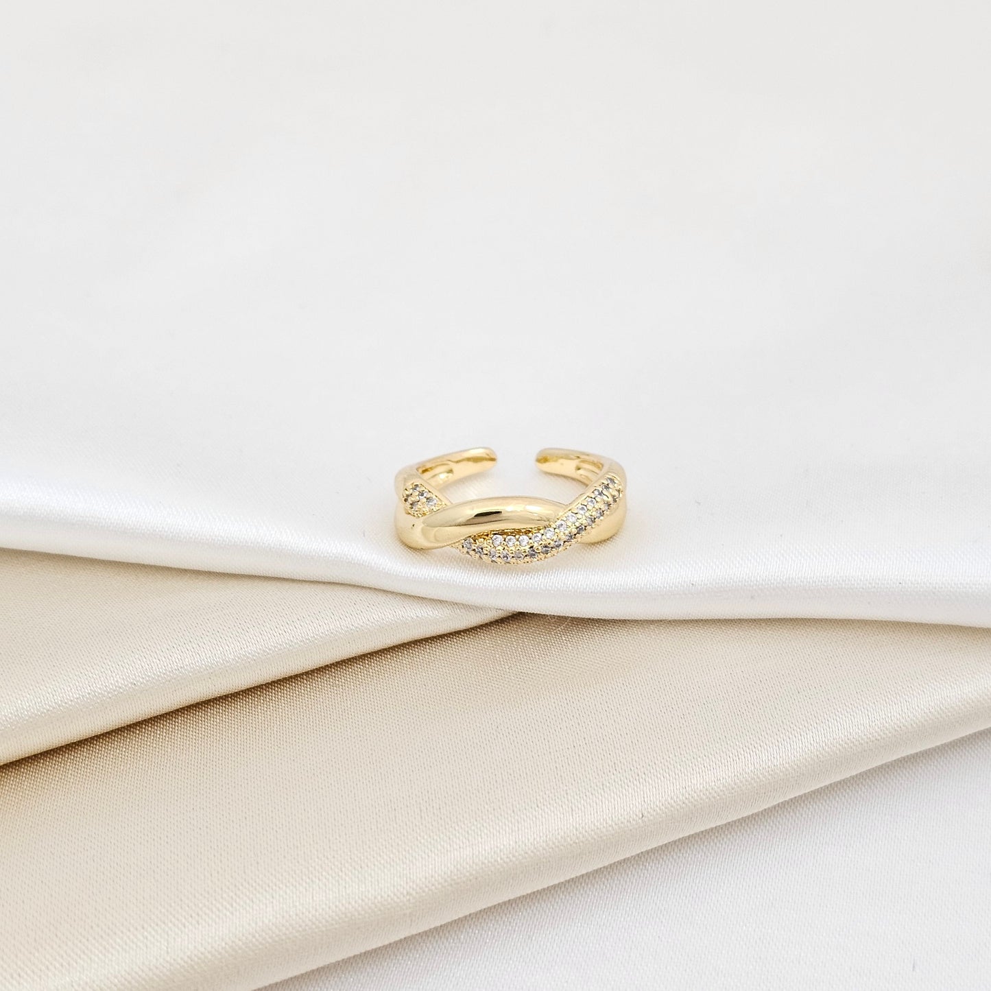 ANILLO TRENZA LISA Y CON CIRCONES DORADO RF K6998