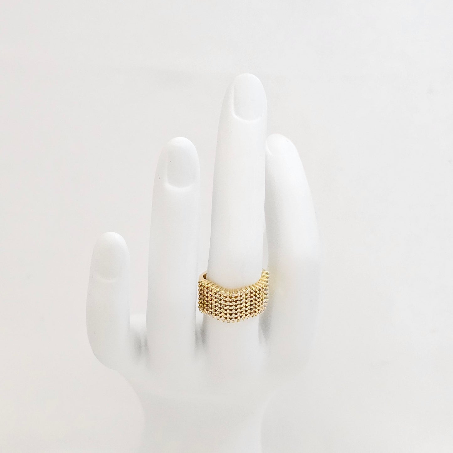 ANILLO GRUESO ONDULADO CON CIRCONES DORADO RF K7583