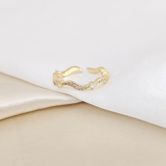 ANILLO CURVO CON MINI CIRCONES DORADO RF K7940