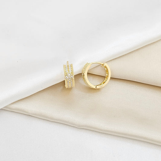 CANDONGA ELEGANTE CON TREBOL Y CIRCONES DORADO RF K6366