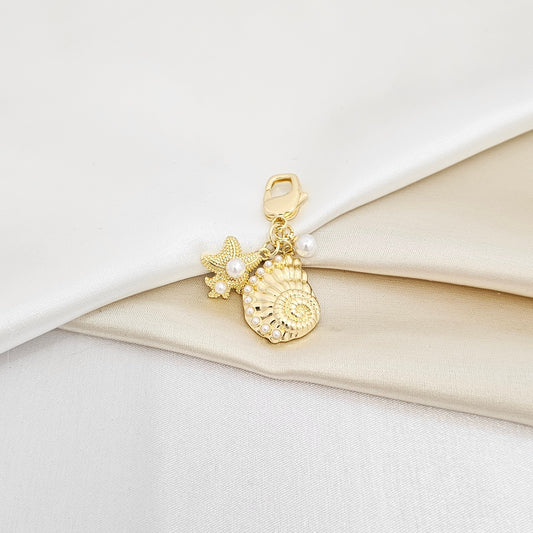 LLAVERO CARACOL Y ESTRELLA DE MAR CON PERLAS DORADO RF K6944