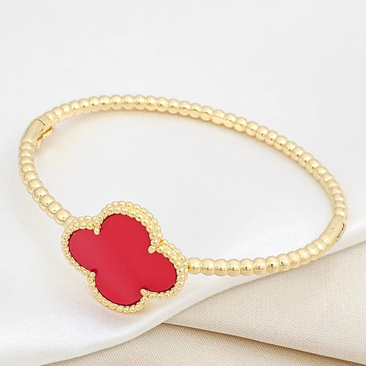 BRAZALETE DORADO TREBOL GRANDE ROJO RF K6323