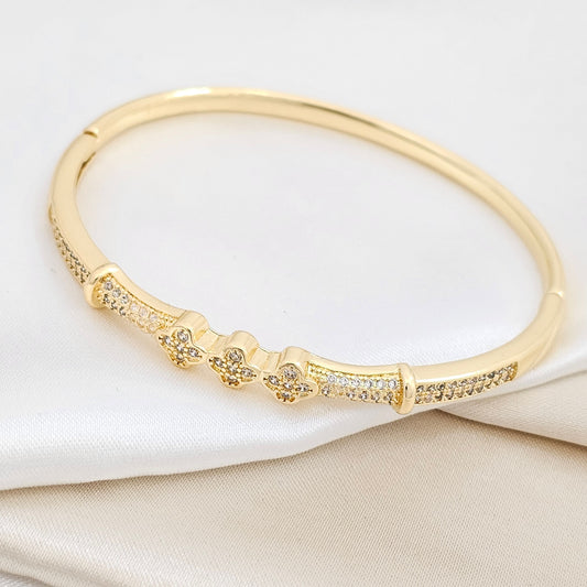 BRAZALETE TRES FLORES  CON CIRCONES DORADO RF K6354