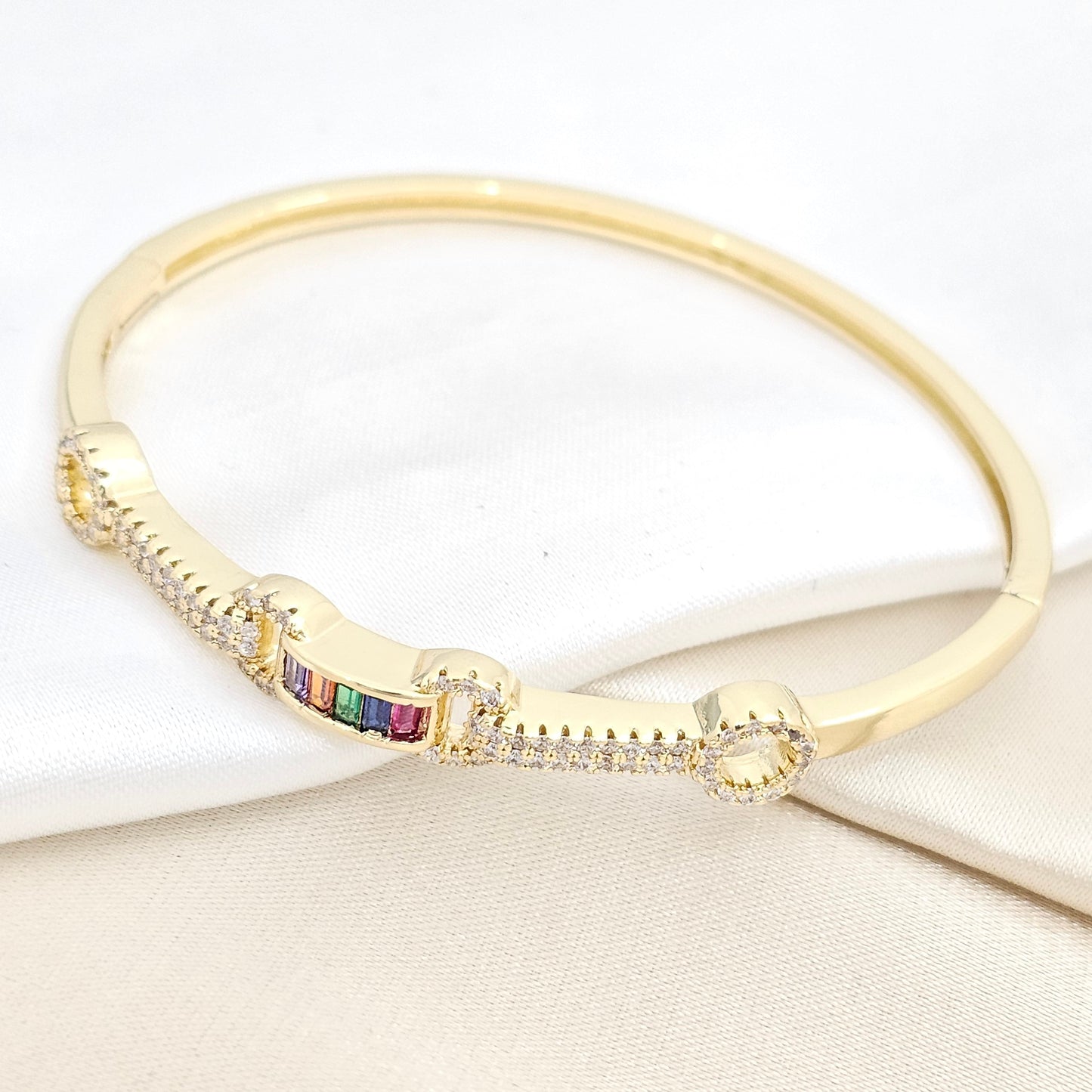 BRAZALETE AROS DORADO CON CIRCONES DE COLORES RF K6590