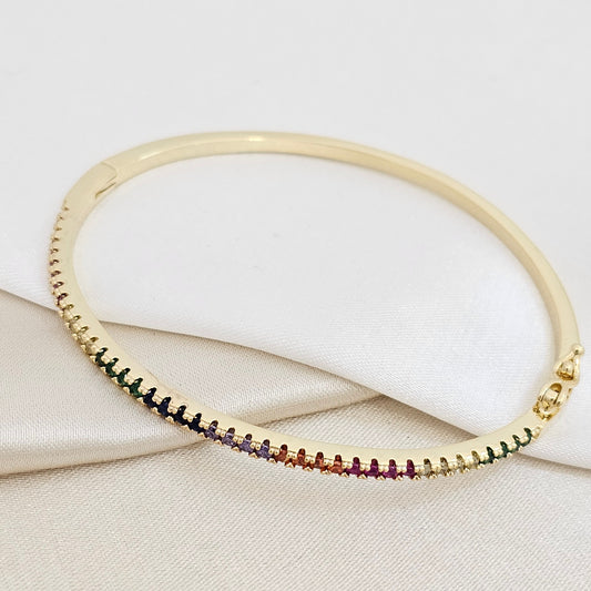 BRAZALETE LISO DORADO CON CIRCONES PEQUEÑOS DE COLORES RF K7171