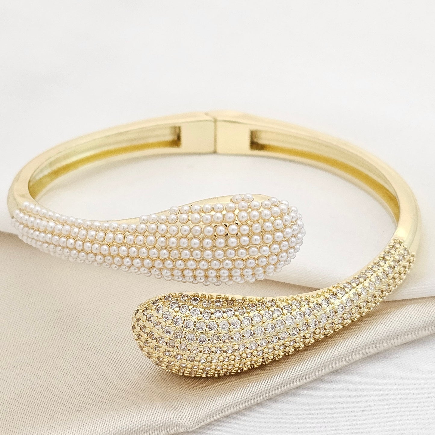 BRAZALETE SERPIENTE PERLAS Y CIRCONES DORADO RF K7660