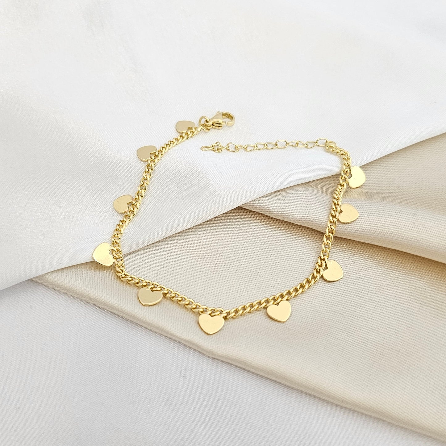 PULSERA TEJIDO CUBANA CON CORAZONES DORADO RF K4444