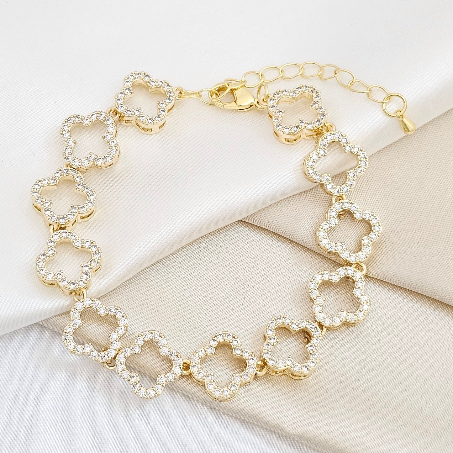 PULSERA DOCE TREBOL CON CIRCONES DORADO RF K6233