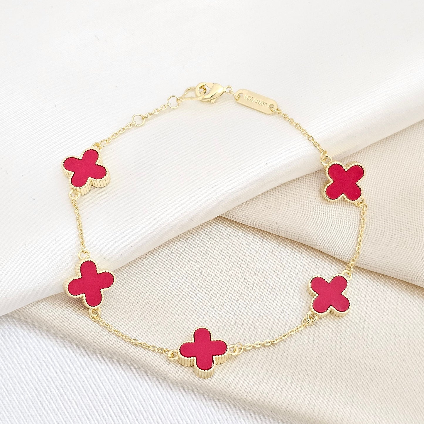 PULSERA AROS DORADO TREBOL GRANDE ROJO RF K6279