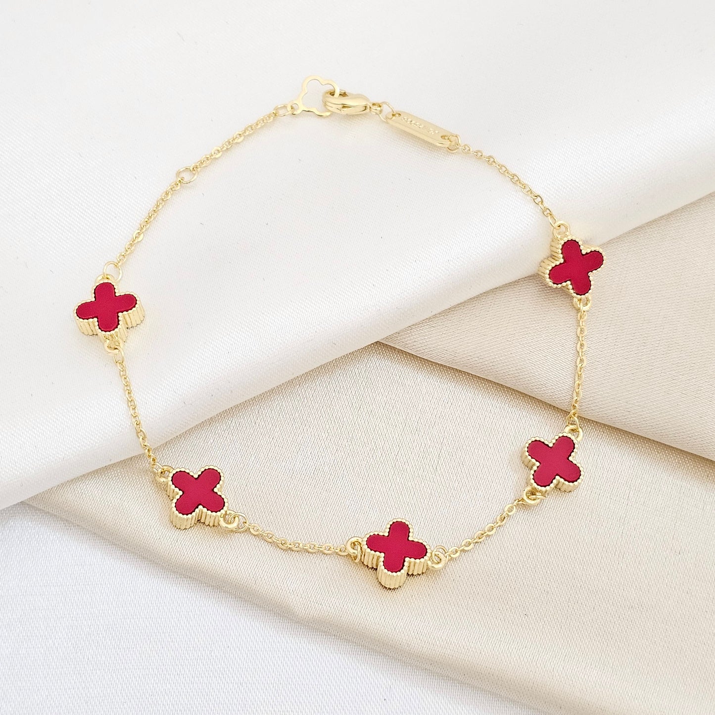 PULSERA AROS DORADO TREBOL MEDIANO ROJO RF K6283