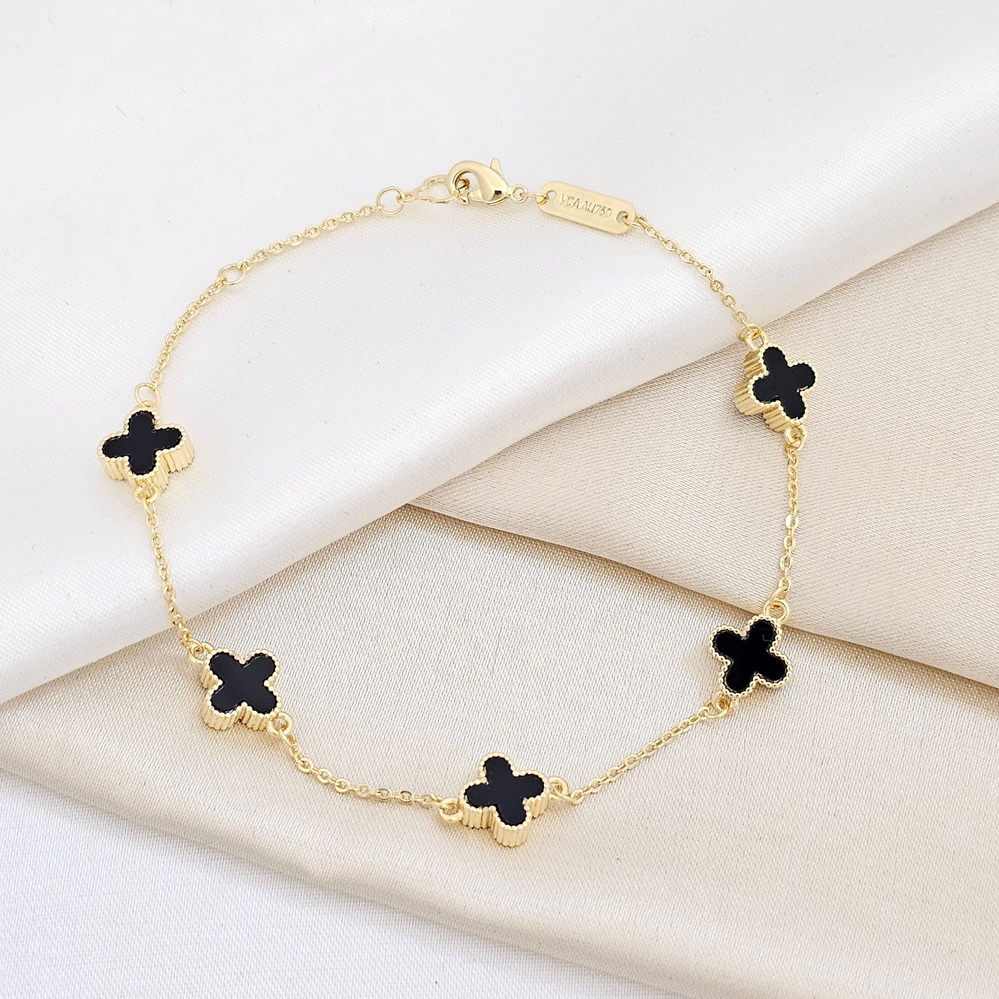 PULSERA AROS DORADO TREBOL MEDIANO NEGRO RF K6284