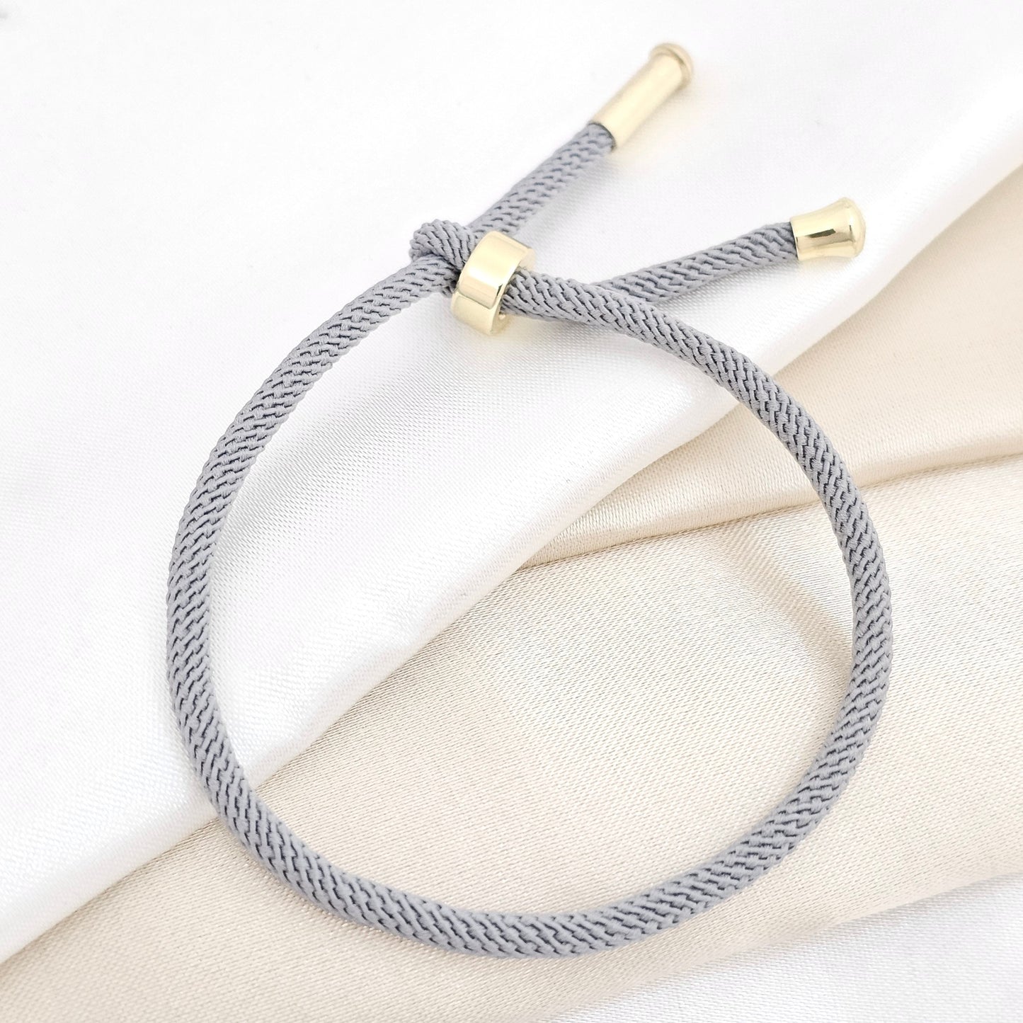 PULSERA BROCHE DORADO CORDON GRIS RF K6400