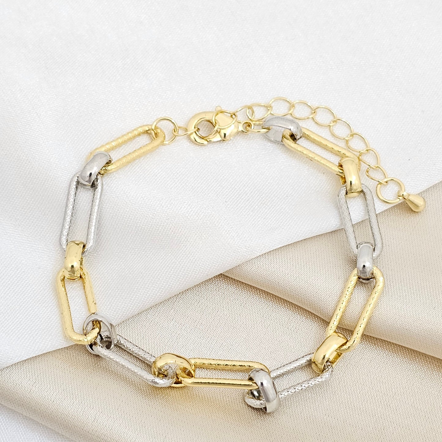 PULSERA AROS RAYADOS DORADO Y PLATEADO RF K6820