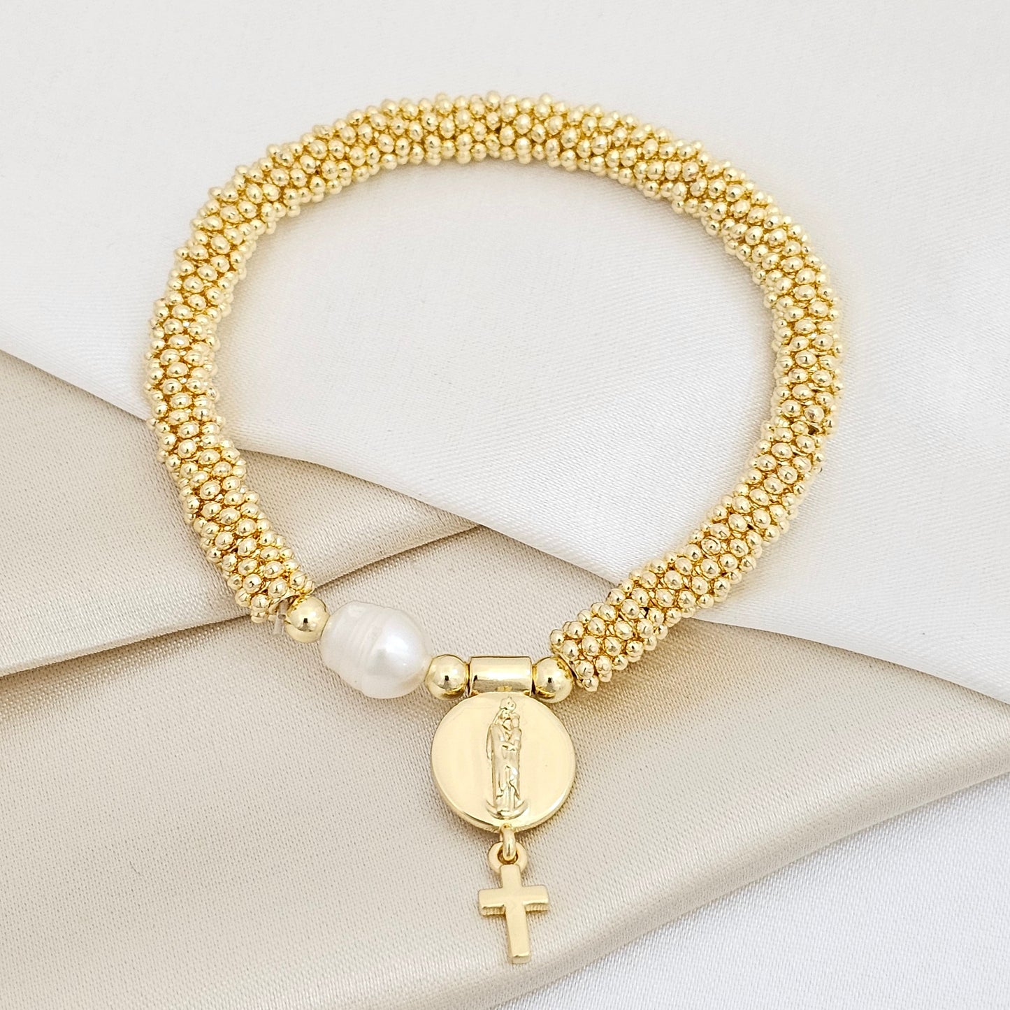 PULSERA FLEXIBLE DORADO CON PERLA Y DIJE VIRGEN RF K7499