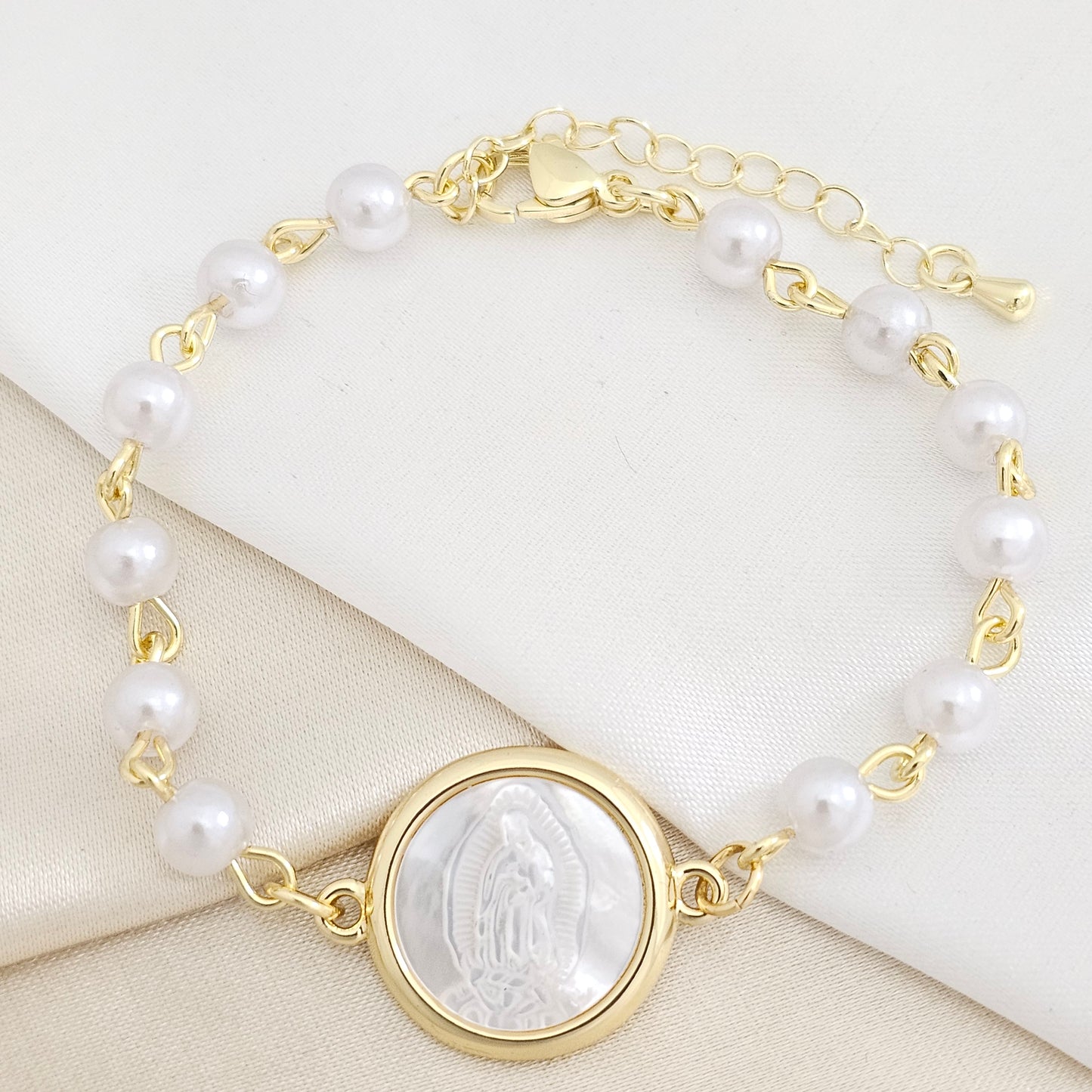 PULSERA PERLAS N6 DIJE NACAR VIRGEN GUADALUPE DORADO RF K7772