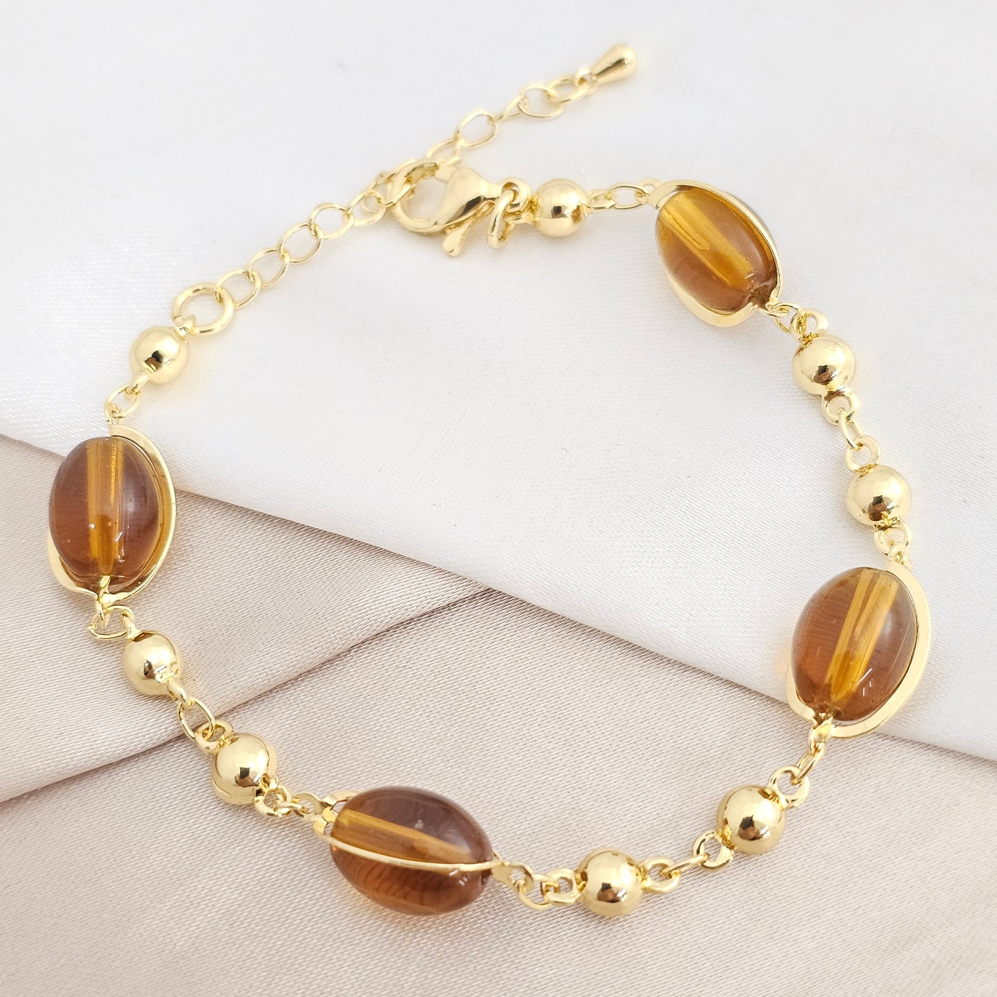 PULSERA BALINES DORADO CON PERLAS DE NACAR CAFÉ RF K8069