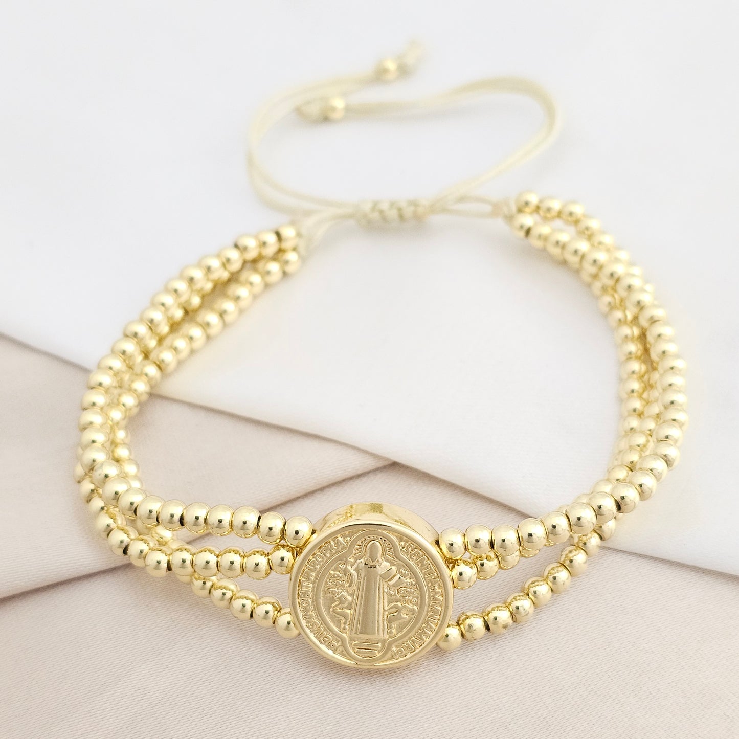 PULSERA BEIGE ELEGANTE CON BALINES N3 DIJE SAN BENITO RF K8071