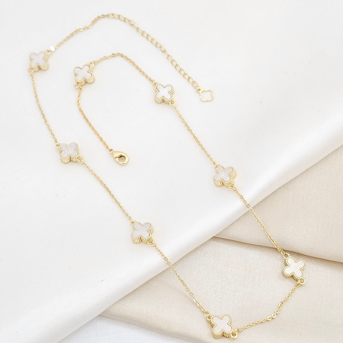 CADENA AROS DORADO TREBOL MEDIANO BLANCO RF K6294