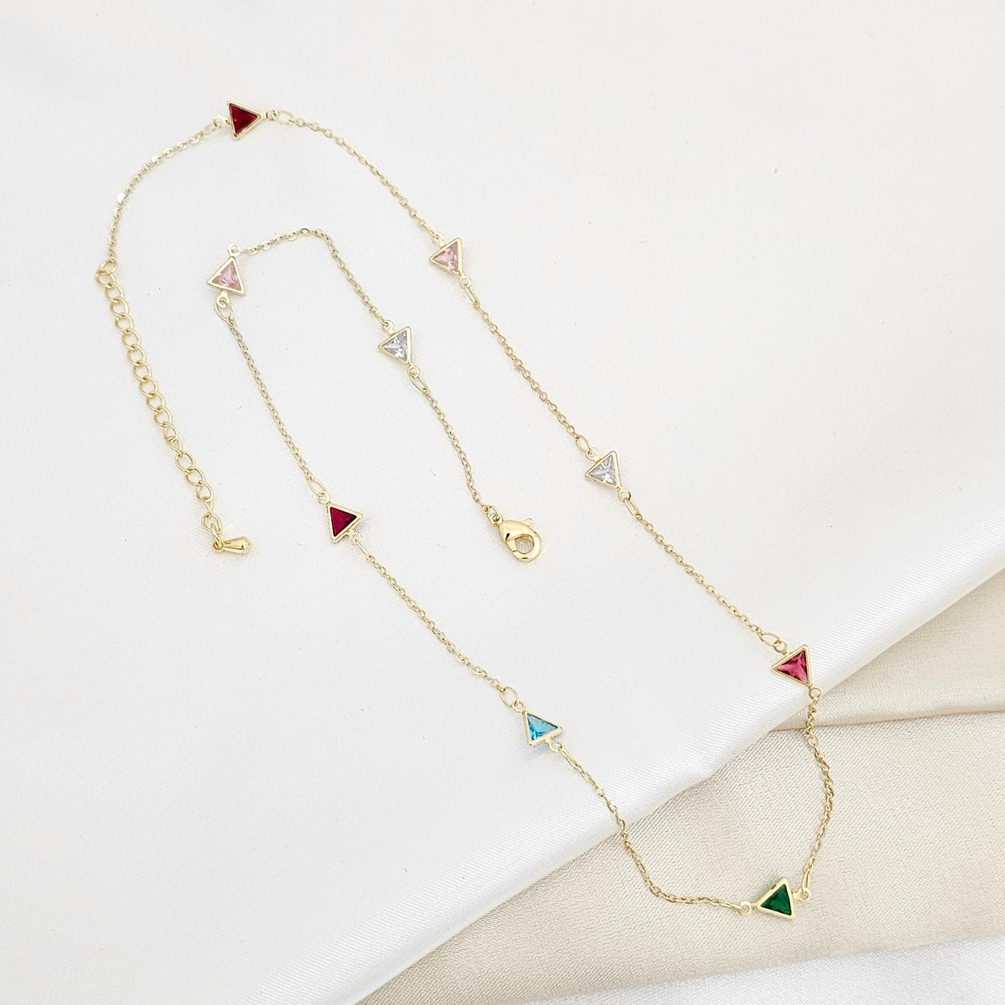 CADENA DORADO TRIANGULOS CON CIRCONES DE COLORES RF K6403