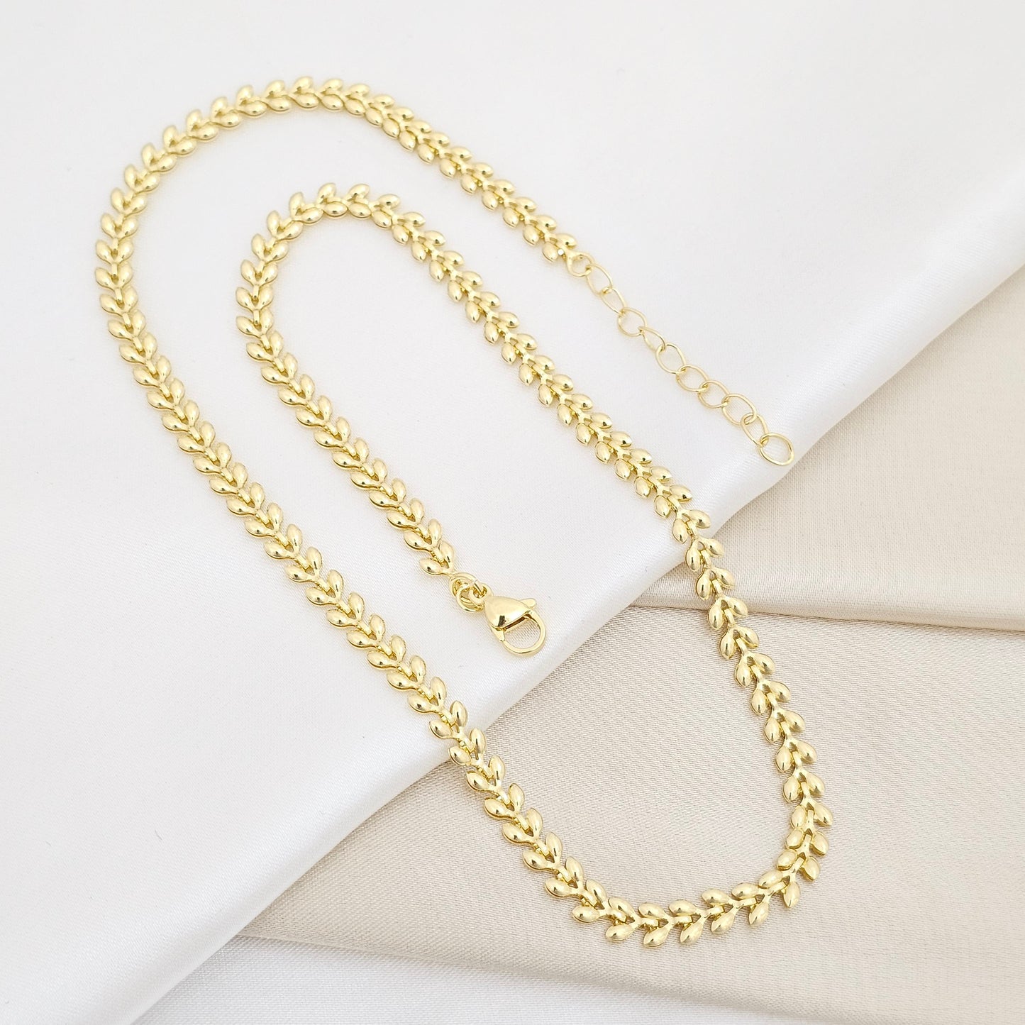 CADENA HOJAS PEQUEÑAS CON EXTENSOR DORADO RF K6549