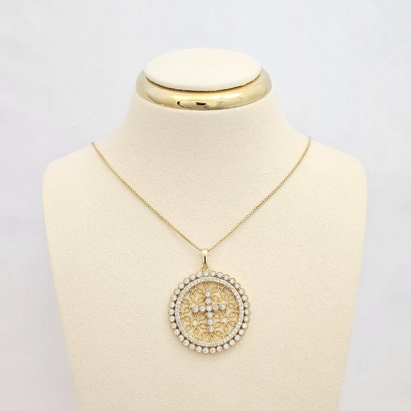 CADENA VENECIANA PUNTA AGUJA DIJE CIRCULO Y CRUZ DORADO RF K6788