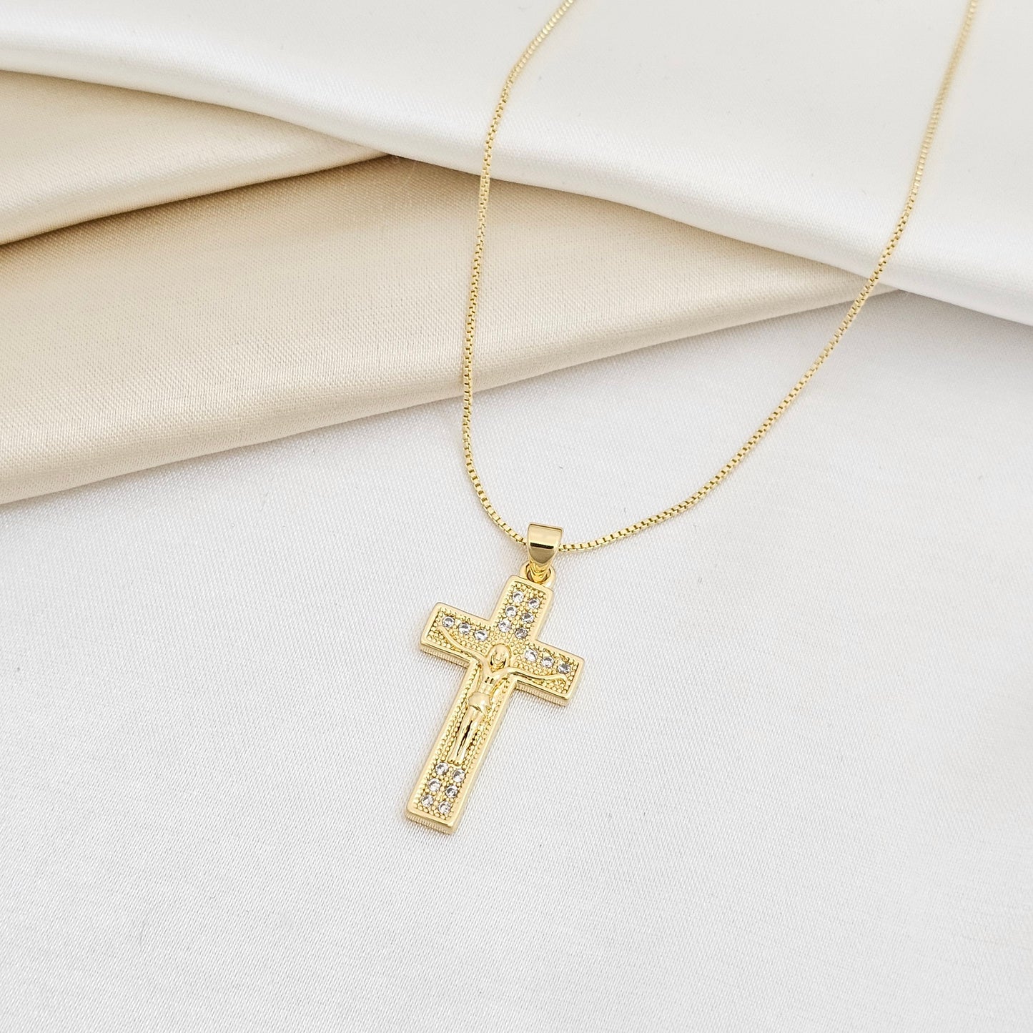 CADENA VENECIANA PUNTA AGUJA DIJE CRISTO DORADO RF K6969