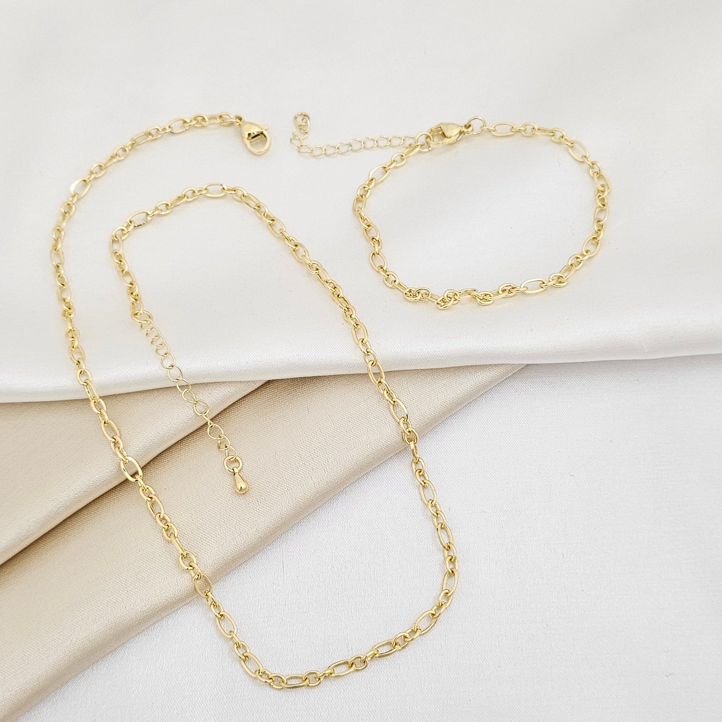 SET CADENA Y PULSERA AROS 2X1 CON EXTENSOR DORADO RF K6975