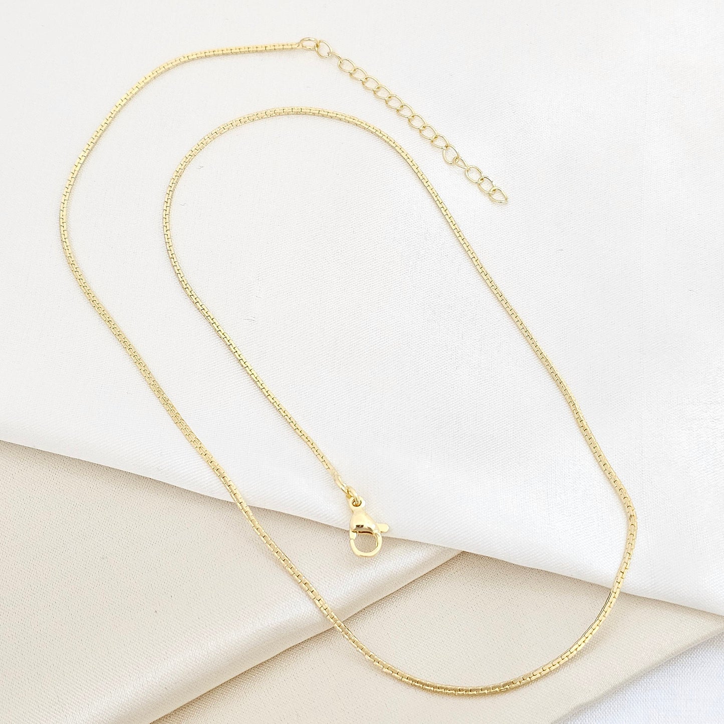 CADENA ELEGANTE CUADRADA CON EXTENSOR DORADO RF K7523