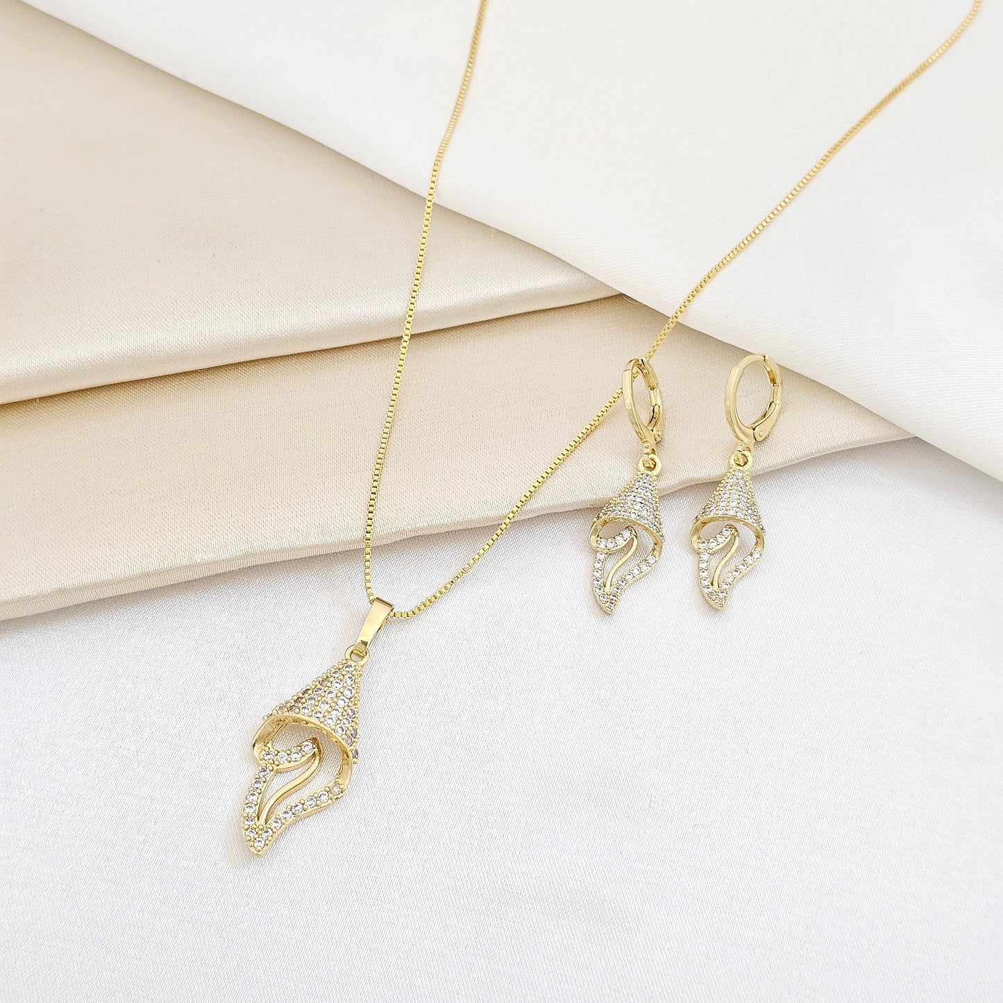 SET CADENA Y CANDONGA VENECIANA DIJE FUEGO DORADO RF K7539