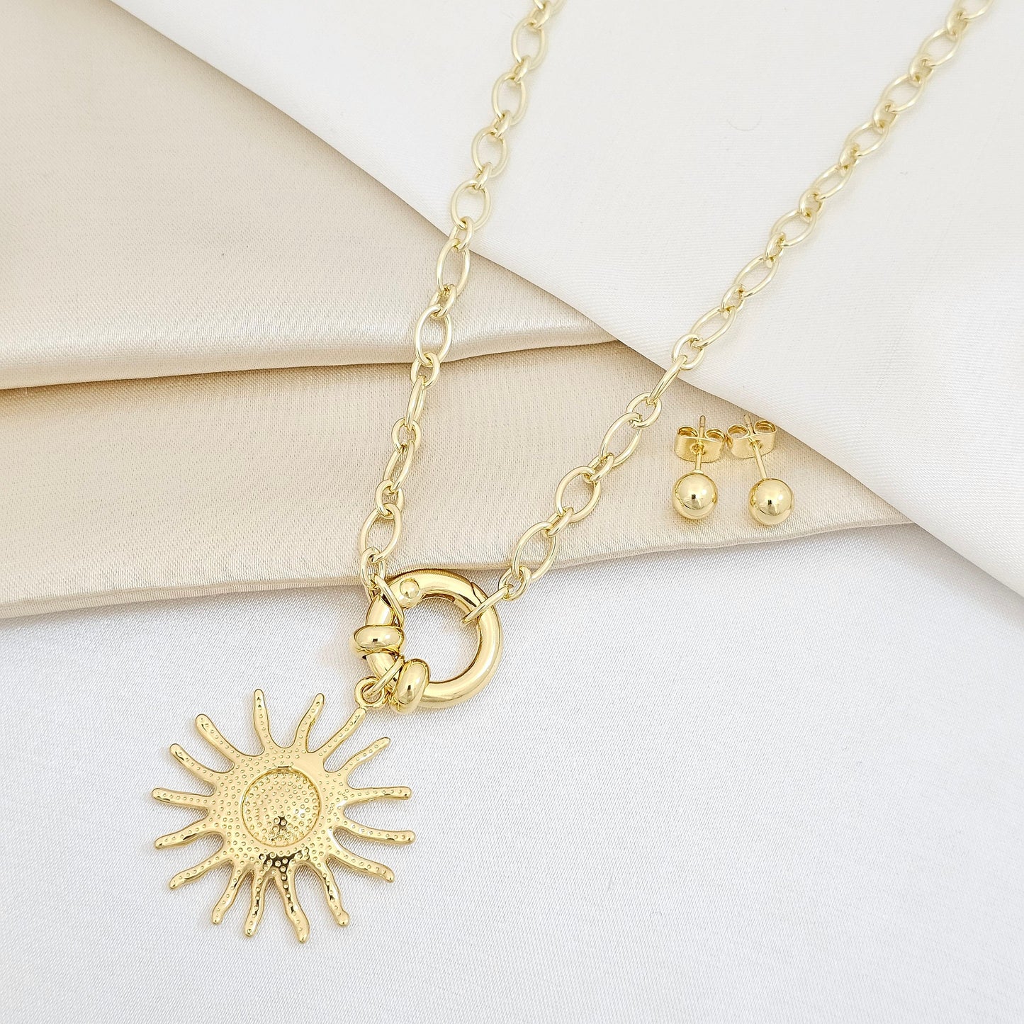 SET CADENA Y TOPO N6 AROS CON SOL CORRUGADO DORADO RF K7552