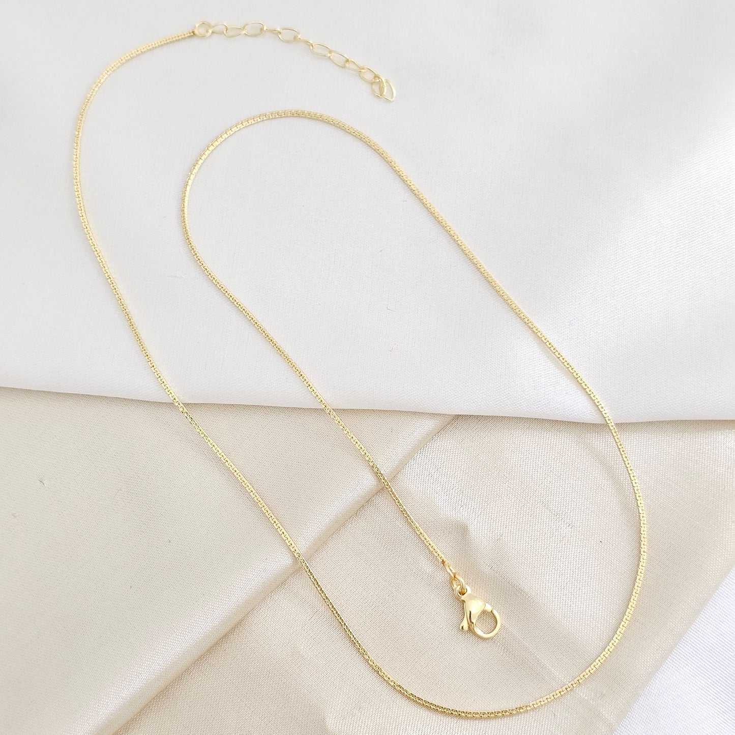 CADENA CUADRADA ELEGANTE CON EXTENSOR DORADO RF K7784