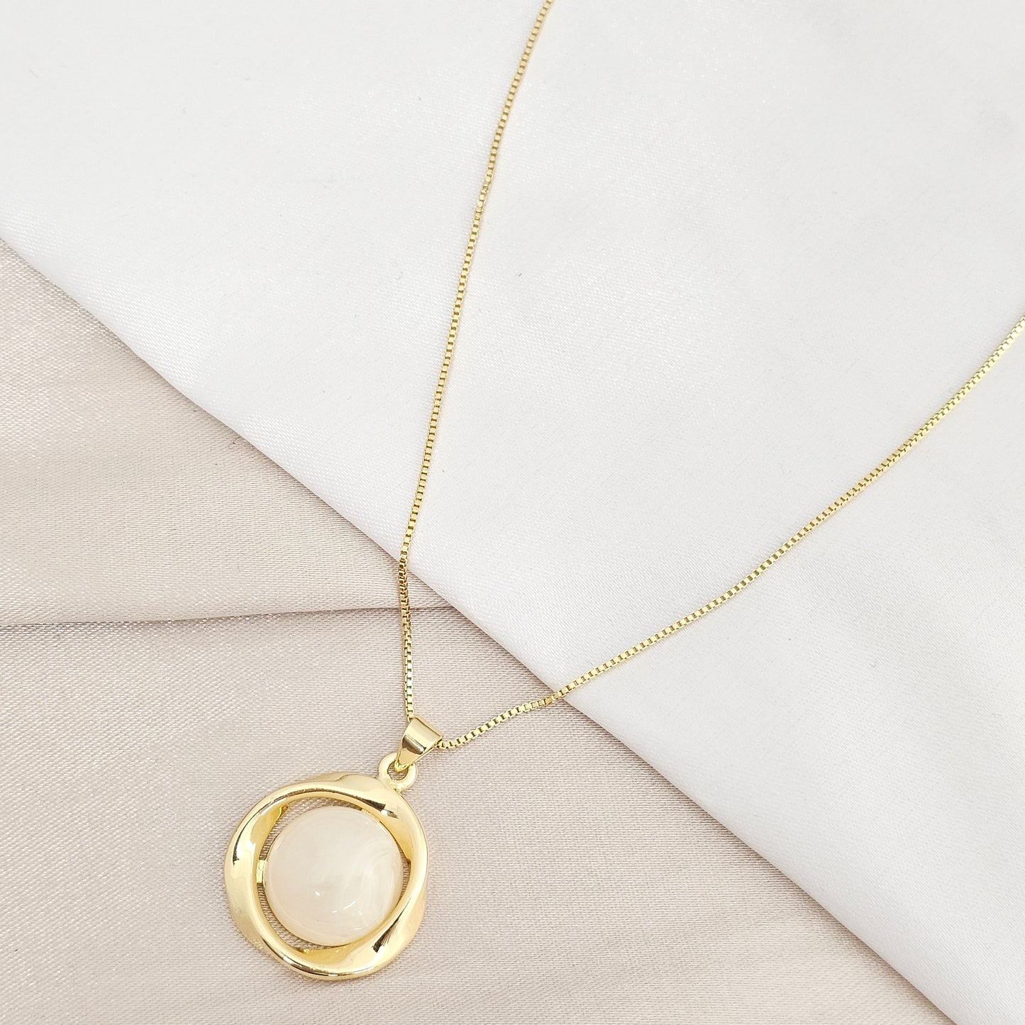 CADENA VENECIANA CON DIJE PERLA DE NACAR BLANCA RF K8075