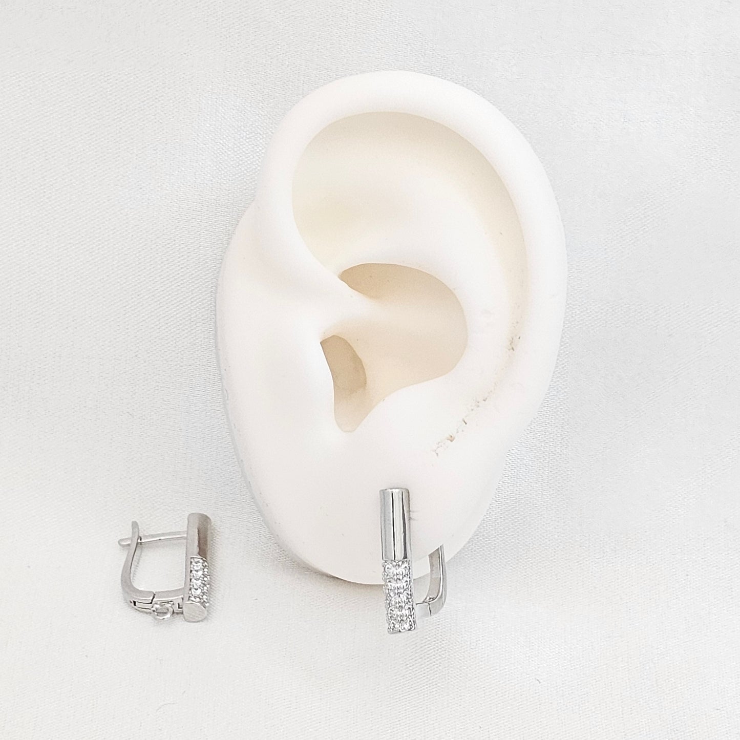 CANDONGA LISA Y CON CIRCONES PLATEADO RF K7207