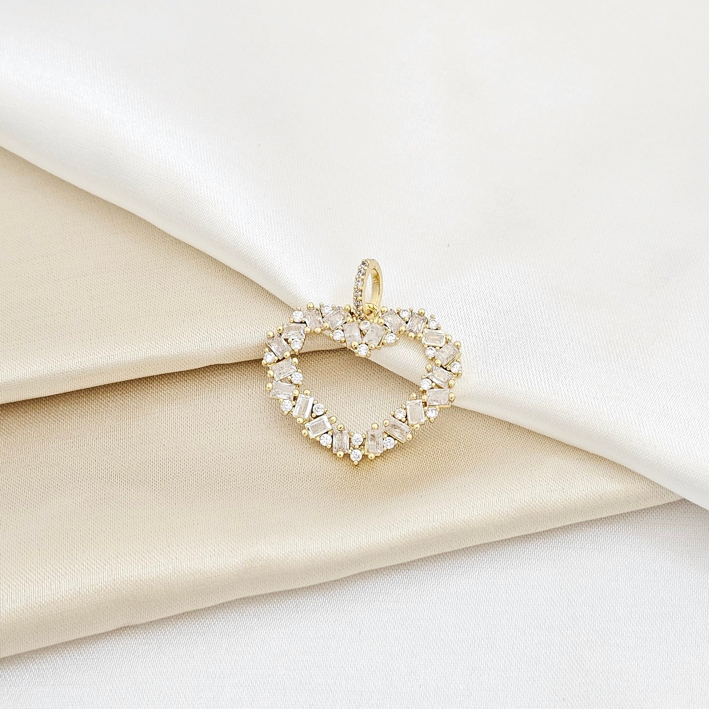 DIJE CORAZON DORADO CIRCONES ELEGANTES RF K5614