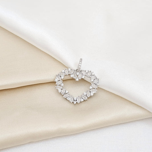 DIJE CORAZON PLATEADO CIRCONES ELEGANTES RF K5615