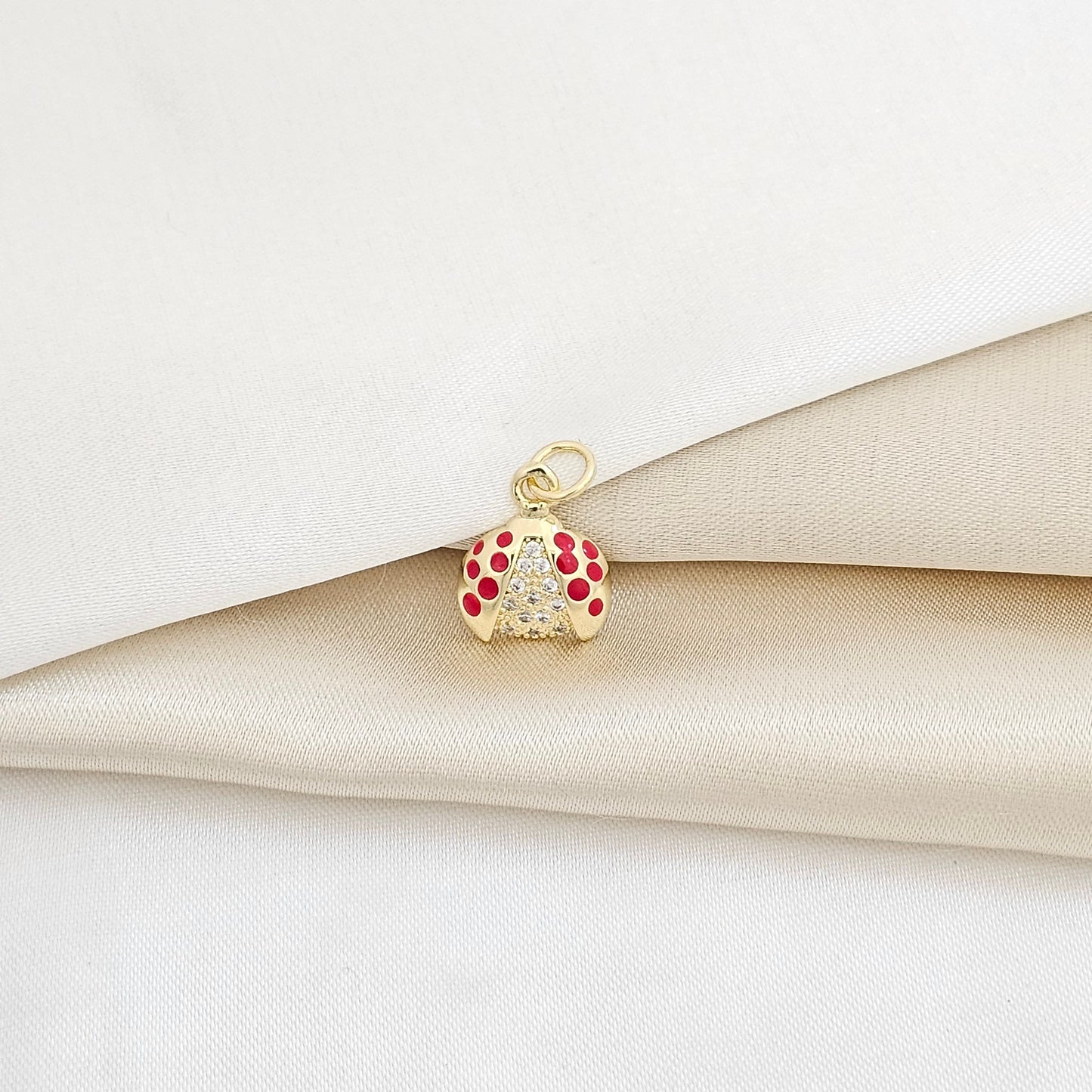 DIJE MINI MARIQUITA DORADA CON PUNTOS ROJOS RF K5692
