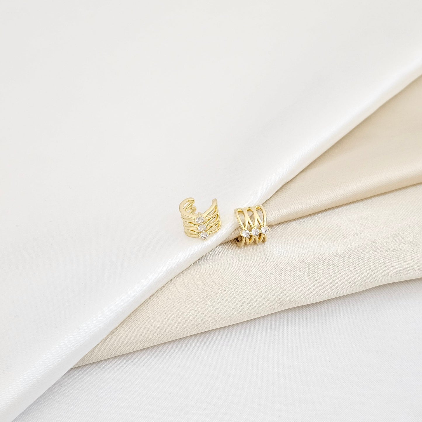 EARCUFF TRES CIRCONES REDONDOS DORADO RF K6006